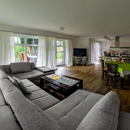 Haus Rosengarten- Ruhige Ferienwohnungen Im Gruenen Sehlen Exterior photo